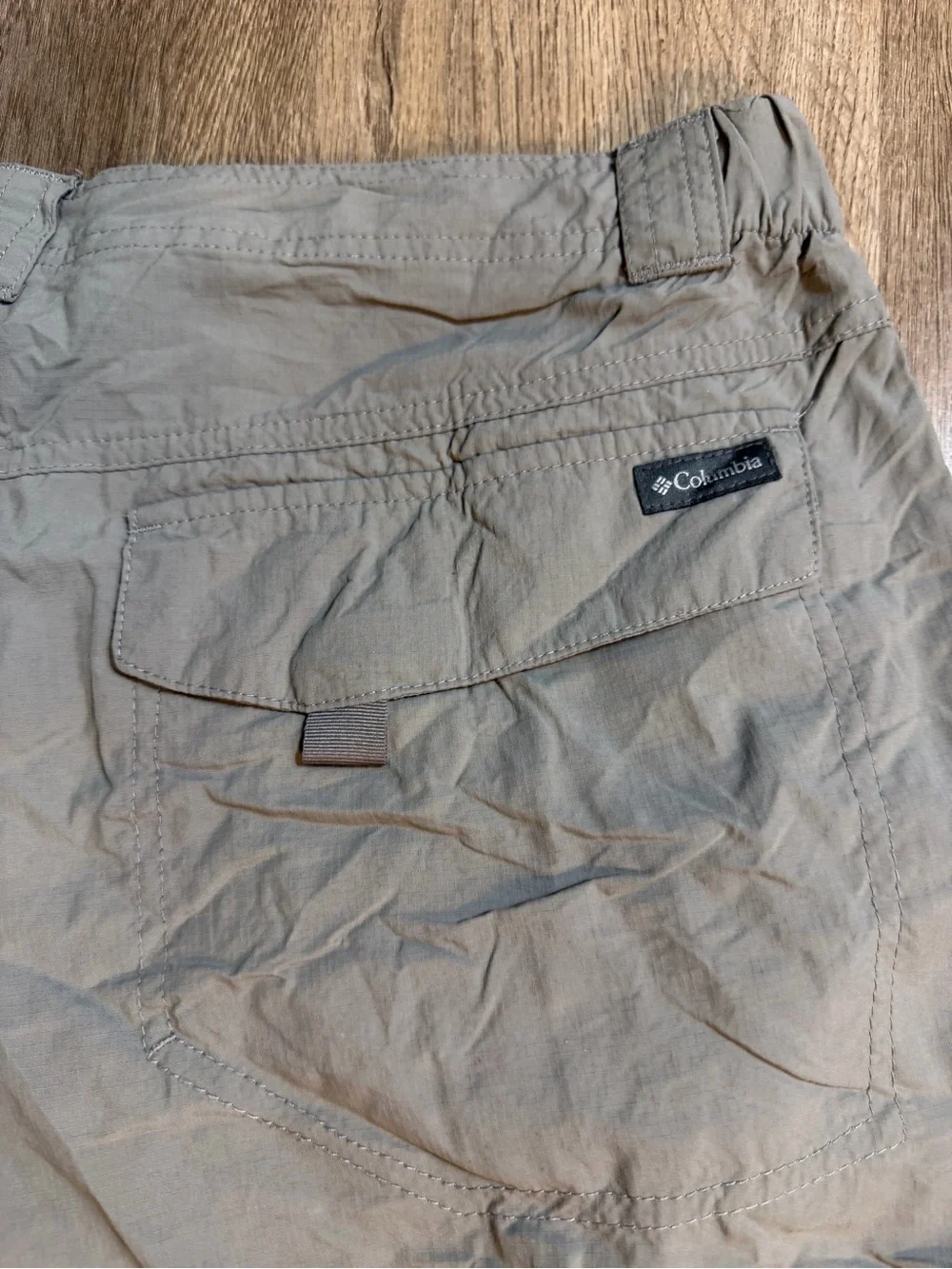 Columbia Men's Cargo Shorts in Light Khaki